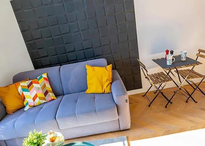 304 B Charming 2 Room Apartment Refurbished Super
