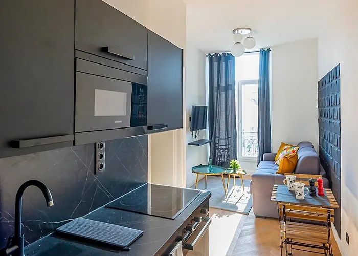 304 B Charming 2 Room Apartment Refurbished Super