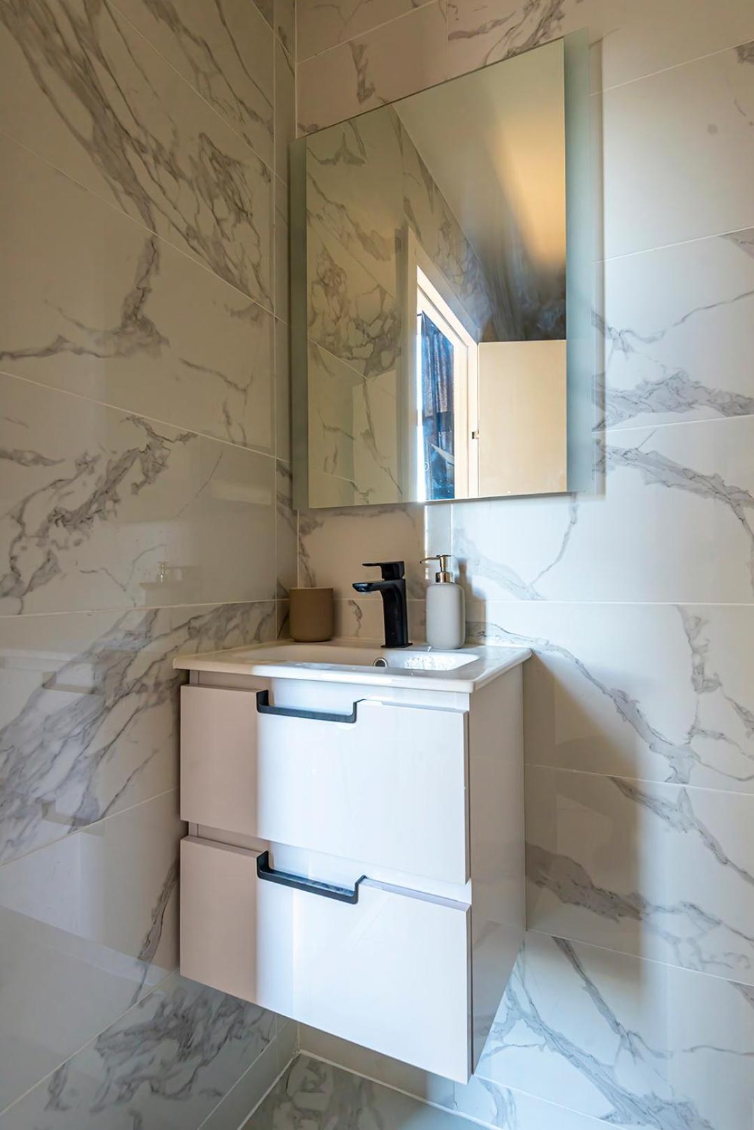 304 B Charming 2 Refurbished Super Apartment